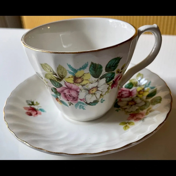 STAFFORDSHIRE TEA CUP AND SAUCER MADE IN ENGLAND - Picture 7 of 7